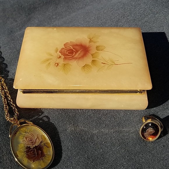 Jewelry - Italian Alabaster jewelry box